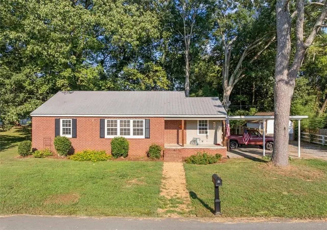 Photo 1 of Single family home for sale at 137 Oak St, Summerville, GA 30747 | MLS# 7834239 | Listing updated on 2026-09-09