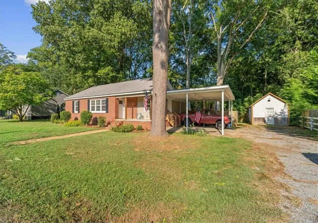 Photo 2 of Single family home for sale at 137 Oak St, Summerville, GA 30747 | MLS# 7834239 | Listing updated on 2026-09-09
