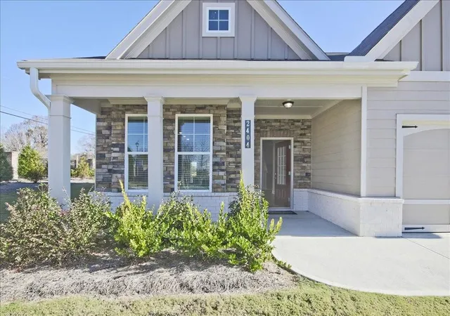 Photo 3 of Sale Pending at 2404 Anhinga Dr, Loganville, GA 30052 | MLS# 7833856 | Listing updated on 2026-09-14