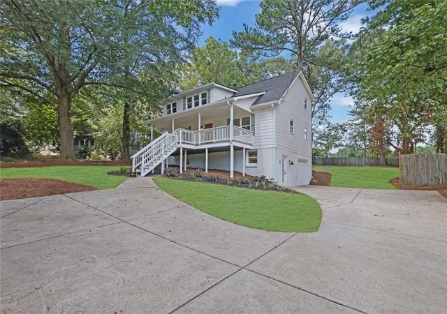 Photo 2 of Sale Pending at 302 Hickory Ln, Canton, GA 30115 | MLS# 7831723 | Listing updated on 2026-10-06