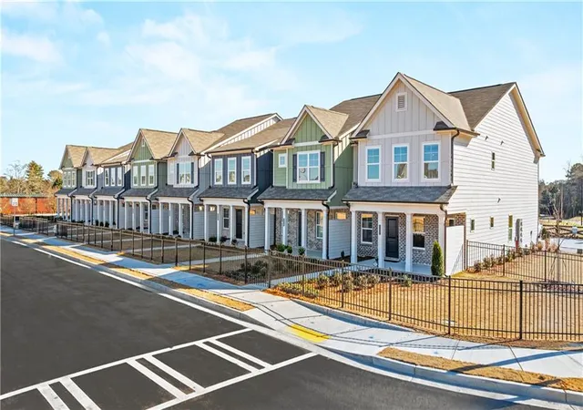 Photo 3 of Townhouse for sale at 3285 Lake Carlton Rd, Loganville, GA 30052 | MLS# 7801320 | Listing updated on 2026-09-08