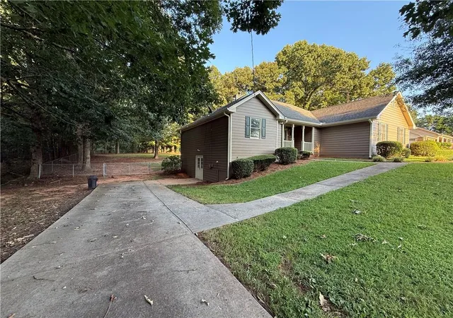 Photo 3 of Single family home for sale at 330 Fox Meadow Dr, Covington, GA 30016 | MLS# 7833516 | Listing updated on 2026-09-06