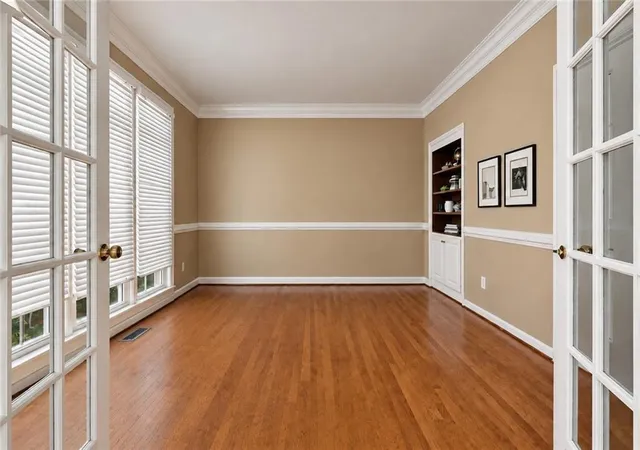 Photo 3 of Single family home for sale at 350 Waters Bnd, Alpharetta, GA 30022 | MLS# 7841336 | Listing updated on 2026-09-25