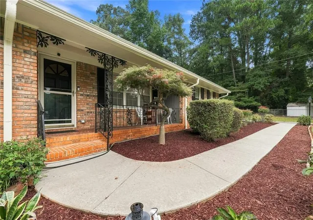 Photo 3 of Sale Pending at 2633 Creek Ln Sw, Snellville, GA 30078 | MLS# 7829563 | Listing updated on 2026-09-19