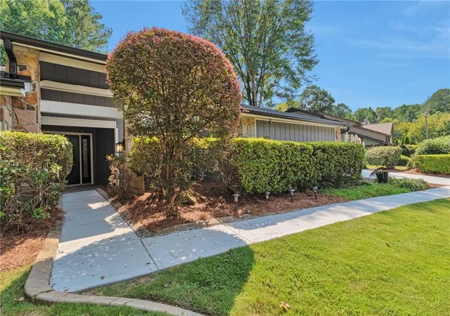 Photo 2 of Single family home for sale at 3086 Qualridge Ct, Marietta, GA 30068 | MLS# 7829676 | Listing updated on 2026-09-08