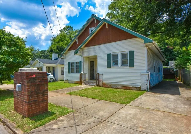 Photo 2 of Single family home for sale at 19 Clifton St, Atlanta, GA 30317 | MLS# 7848020 | Listing updated on 2026-10-02