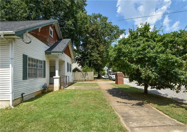 Photo 4 of Single family home for sale at 19 Clifton St, Atlanta, GA 30317 | MLS# 7848020 | Listing updated on 2026-10-02