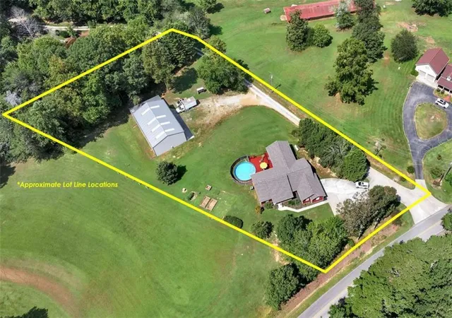 Photo 2 of Single family home for sale at 739 Rockford Crk Rd, Clarkesville, GA 30523 | MLS# 7836229 | Listing updated on 2026-09-16