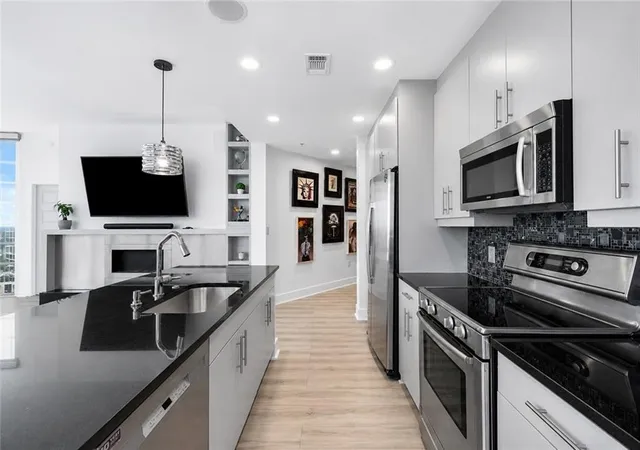 Photo 4 of Condo for sale at 1080 Peachtree St NE #1410, Atlanta, GA 30309 | MLS# 7829901 | Listing updated on 2026-10-16