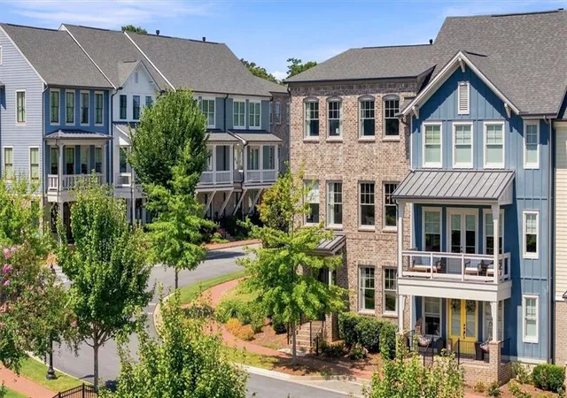 Photo 1 of Sale Pending at 560 Maplewood Dr, Roswell, GA 30075 | MLS# 7834706 | Listing updated on 2026-10-07