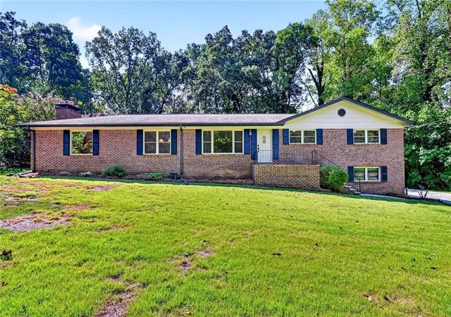 Photo 2 of Single family home for sale at 1920 Sierra Dr, Marietta, GA 30062 | MLS# 7841463 | Listing updated on 2026-10-08