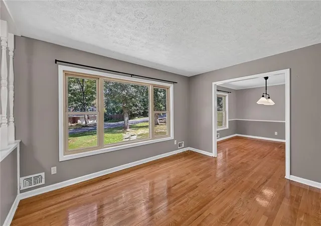 Photo 4 of Single family home for sale at 1920 Sierra Dr, Marietta, GA 30062 | MLS# 7841463 | Listing updated on 2026-10-08