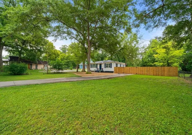 Photo 3 of Single family home for sale at 10 Clover St, Rome, GA 30161 | MLS# 7803823 | Listing updated on 2026-09-17