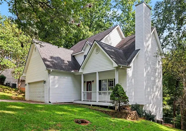 Photo 2 of Single family home for sale at 4005 Fraser Cir, Gainesville, GA 30506 | MLS# 7832512 | Listing updated on 2026-09-13