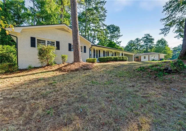 Photo 3 of Single family home for sale at 3954 Artist View, Decatur, GA 30034 | MLS# 7835535 | Listing updated on 2026-09-12