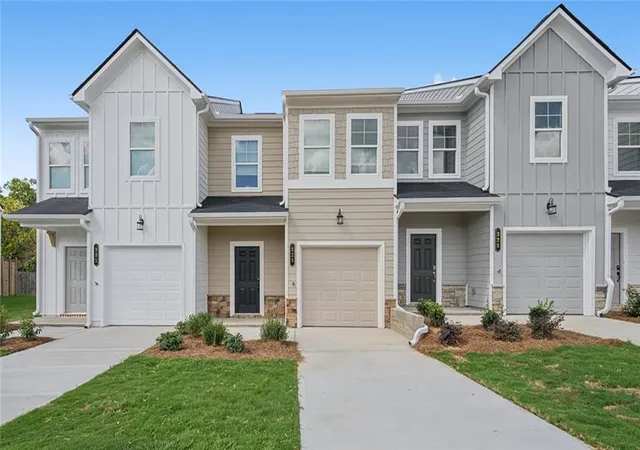 Townhouse for sale at 323 Rolling Green Rd, Adairsville, GA 30103 | MLS# 7818541