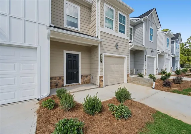 Photo 2 of Townhouse for sale at 323 Rolling Green Rd, Adairsville, GA 30103 | MLS# 7818541 | Listing updated on 2026-10-06