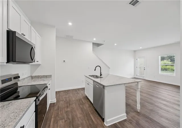 Photo 3 of Townhouse for sale at 323 Rolling Green Rd, Adairsville, GA 30103 | MLS# 7818541 | Listing updated on 2026-10-06