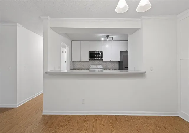 Photo 2 of Condo for sale at 201 Barrington Hills Dr, Sandy Springs, GA 30350 | MLS# 7836637 | Listing updated on 2026-10-28