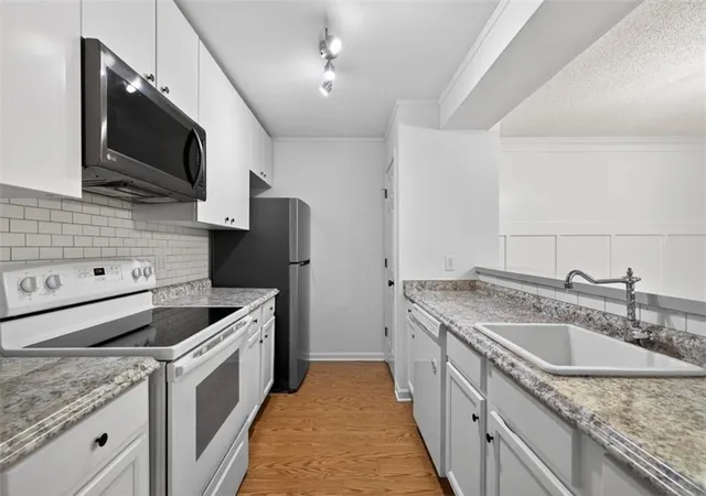 Photo 3 of Condo for sale at 201 Barrington Hills Dr, Sandy Springs, GA 30350 | MLS# 7836637 | Listing updated on 2026-10-28