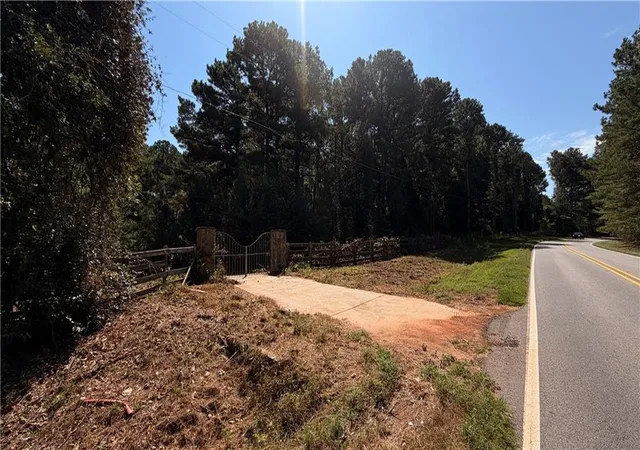 Photo 2 of Single family home for sale at 2601 Gees Ml Rd Ne, Conyers, GA 30013 | MLS# 7835155 | Listing updated on 2026-09-16