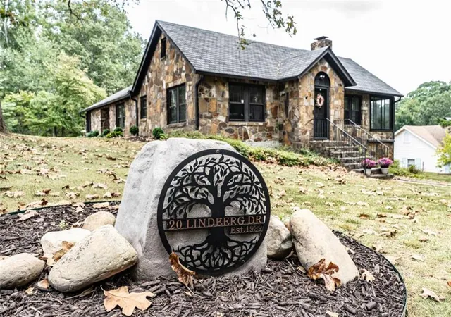 Photo 3 of Single family home for sale at 20 Lindberg Dr, Rome, GA 30161 | MLS# 7835787 | Listing updated on 2026-09-14