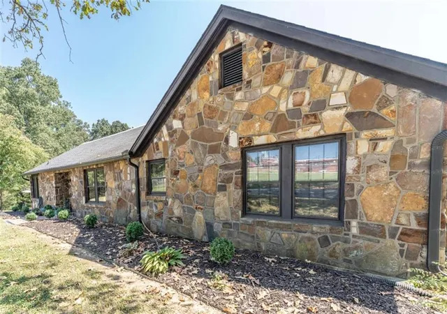 Photo 3 of Single family home for sale at 20 Lindberg Dr, Rome, GA 30161 | MLS# 7835787 | Listing updated on 2026-09-14