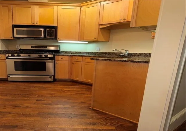 Listing Photo 2 - Condo for sale in building located at 77 Peachtree Pl, Atlanta, GA 30309 - Unit #304