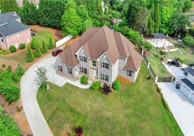 Photo 3 of Single family home for sale at 2204 Sidney Dr, Gainesville, GA 30506 | MLS# 7838744 | Listing updated on 2026-09-26