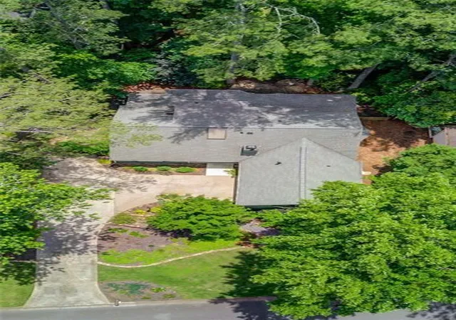 Photo 2 of Sale Pending at 420 Taberwood Way, Roswell, GA 30076 | MLS# 7780922 | Listing updated on 2026-09-05