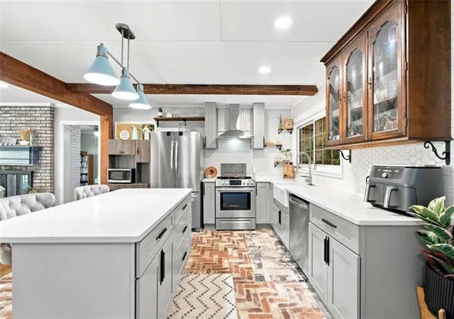 Photo 3 of Single family home for sale at 613 Holly Dr S, Gainesville, GA 30501 | MLS# 7837830 | Listing updated on 2026-09-29