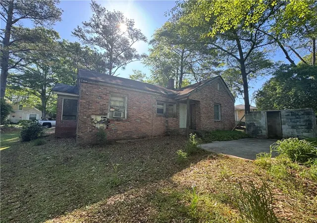 Photo 2 of Single family home for sale at 1727 Eveline Ave, Macon, GA 31204 | MLS# 7829196 | Listing updated on 2026-09-02