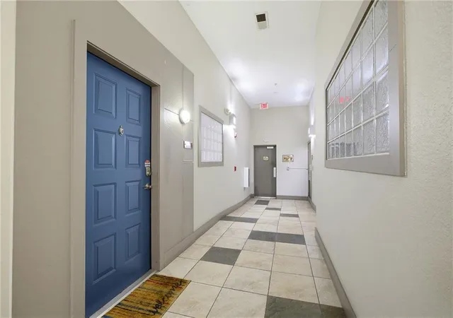 Listing Photo 1 - Condo for sale in building located at 401 16Th St Nw, Atlanta, GA 30363 - Unit #1177