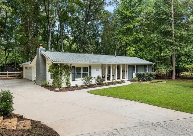 Photo 2 of Single family home for sale at 109 Juniper St, Roswell, GA 30075 | MLS# 7839915 | Listing updated on 2026-09-30