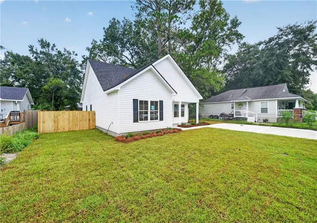 Photo 2 of Single family home for sale at 1126 E 56th Street, Savannah, GA 31404 | MLS# 7836122 | Listing updated on 2026-10-15