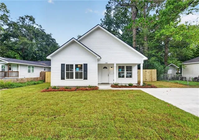 Photo 3 of Single family home for sale at 1126 E 56th Street, Savannah, GA 31404 | MLS# 7836122 | Listing updated on 2026-10-15