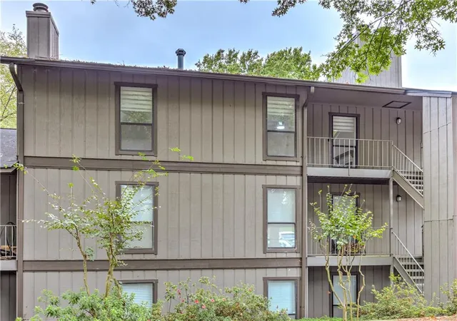 Photo 2 of Condo for sale at 107 Cedar Ct Se, Marietta, GA 30067 | MLS# 7842617 | Listing updated on 2026-09-26