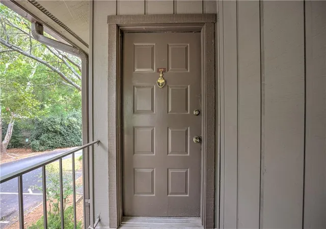 Photo 3 of Condo for sale at 107 Cedar Ct Se, Marietta, GA 30067 | MLS# 7842617 | Listing updated on 2026-09-26