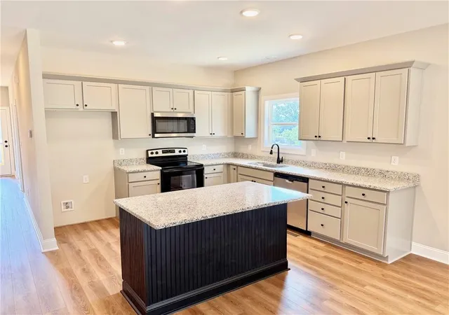 Photo 3 of Sale Pending at 55 Gaston Westbrook Ave, Emerson, GA 30137 | MLS# 7839682 | Listing updated on 2026-10-07