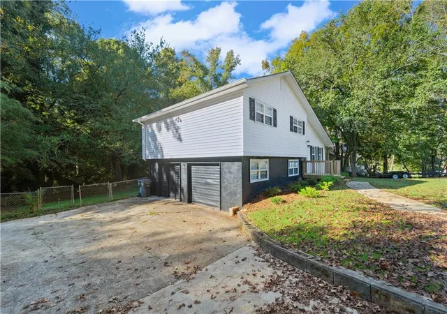 Photo 1 of Single family home for sale at 125 Meadowcliff Cir, Carrollton, GA 30116 | MLS# 7856373 | Listing updated on 2026-10-23