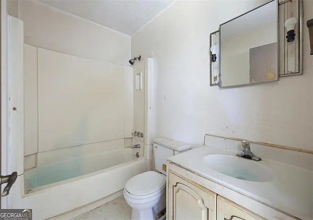 Photo 4 of Sale Pending at 62 Cotton Rd, Winterville, GA 30683 | MLS# 7796438 | Listing updated on 2026-10-22