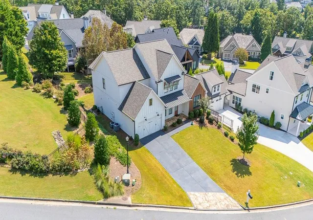 Photo 2 of Single family home for sale at 129 Blue Heron Blf, Dawsonville, GA 30534 | MLS# 7830986 | Listing updated on 2026-09-10