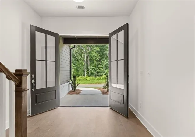 Photo 3 of Single family home for sale at 8480 Creekside Overlook Dr, Gainesville, GA 30506 | MLS# 7833669 | Listing updated on 2026-10-25