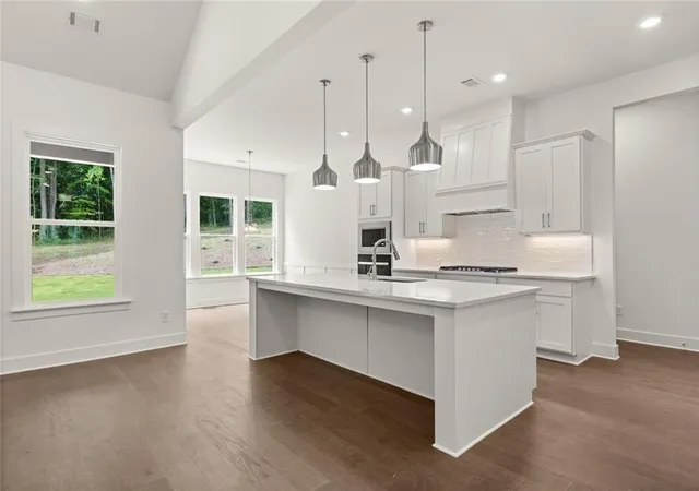 Photo 4 of Single family home for sale at 8480 Creekside Overlook Dr, Gainesville, GA 30506 | MLS# 7833669 | Listing updated on 2026-10-25