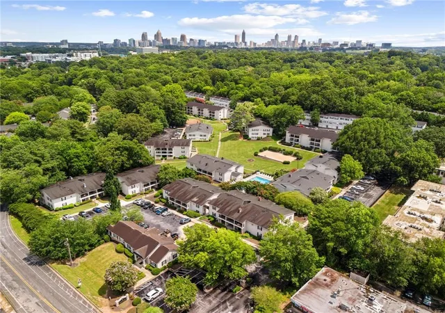 Listing Photo 2 - Condo for sale in building located at 1150 Collier Rd Nw, Atlanta, GA 30318 - Unit #A10