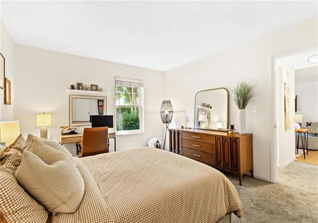 Listing Photo 4 - Condo for sale in building located at 1150 Collier Rd Nw, Atlanta, GA 30318 - Unit #A10