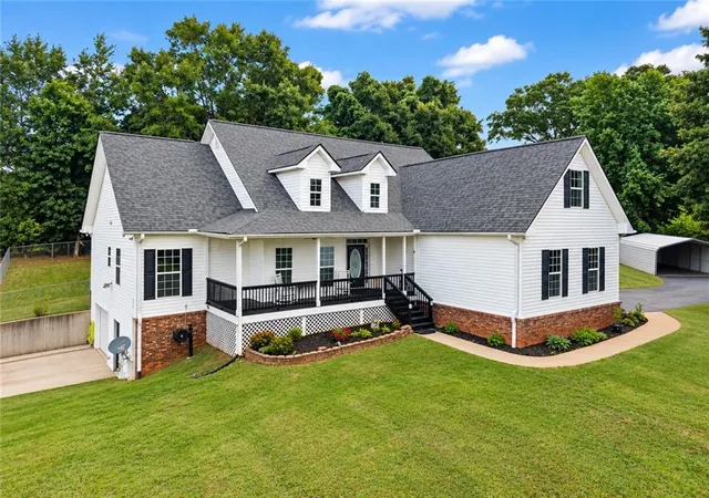 Photo 1 of Sale Pending at 238 Apple Valley Rd, Commerce, GA 30529 | MLS# 7797342 | Listing updated on 2026-10-02