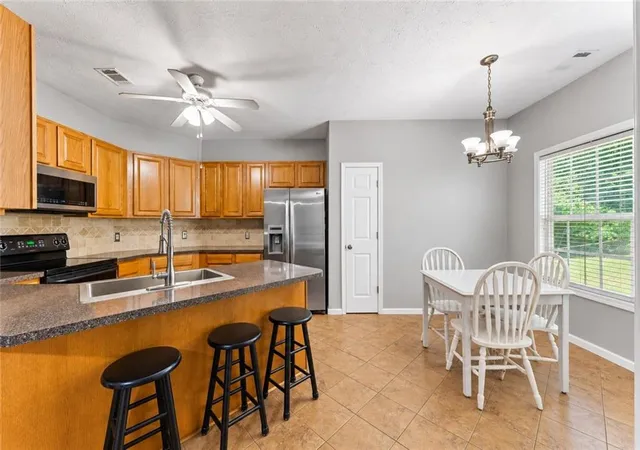 Photo 2 of Sale Pending at 238 Apple Valley Rd, Commerce, GA 30529 | MLS# 7797342 | Listing updated on 2026-10-02