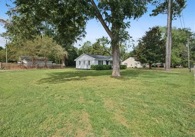 Photo 2 of Sale Pending at 117 Chestnut St, Cedartown, GA 30125 | MLS# 7839343 | Listing updated on 2026-09-20