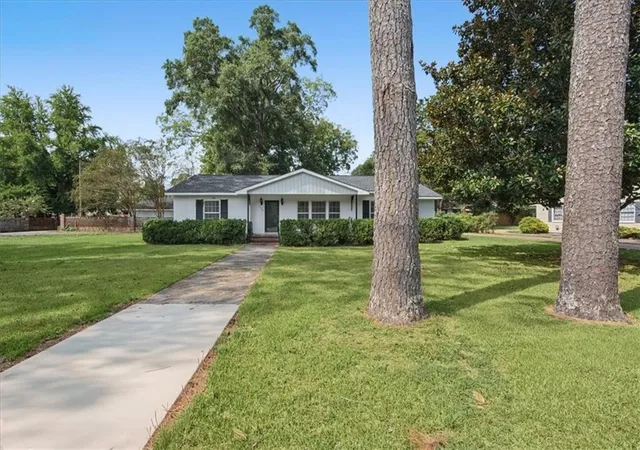 Photo 3 of Sale Pending at 117 Chestnut St, Cedartown, GA 30125 | MLS# 7839343 | Listing updated on 2026-09-20